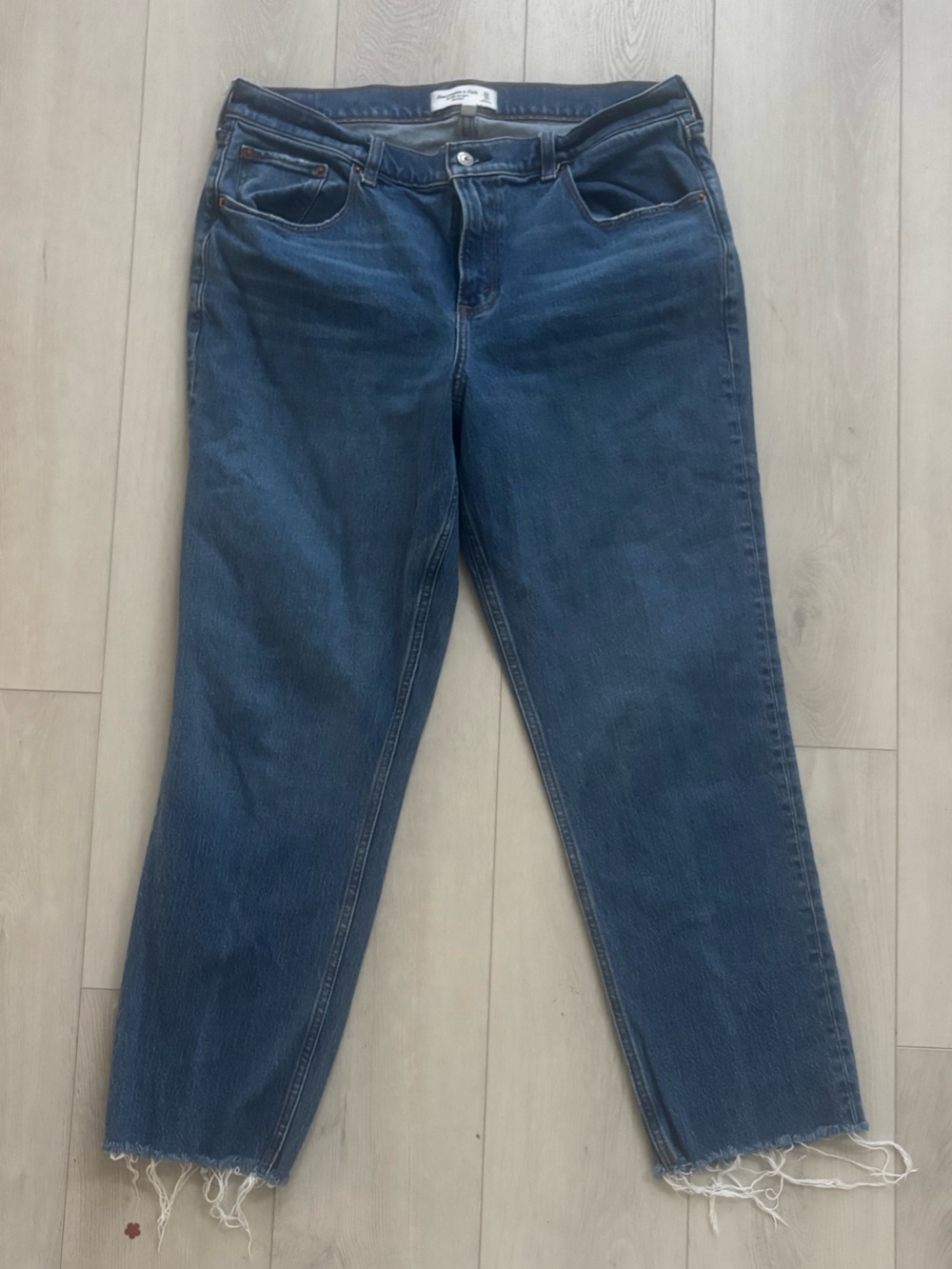 Abercrombie Curve Love 90s Straight Mid Rise Jeans Dark Wash Raw Hem
